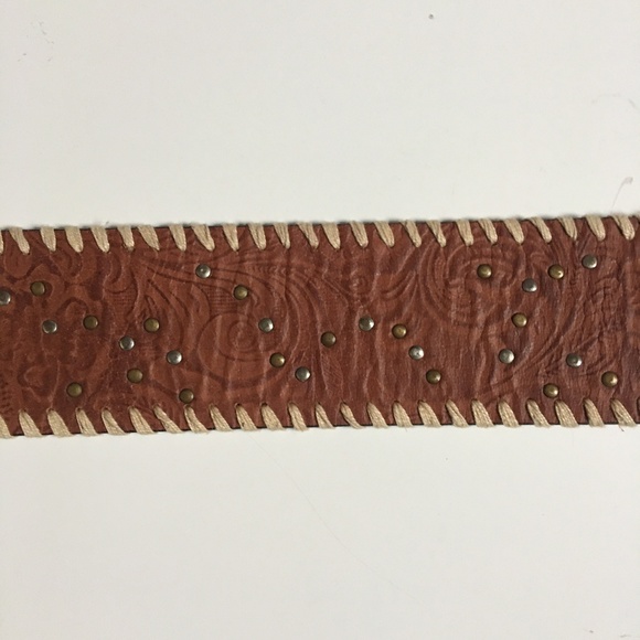 OLD NAVY Stud Embellished Tooled Leather Belt M - Picture 6 of 6